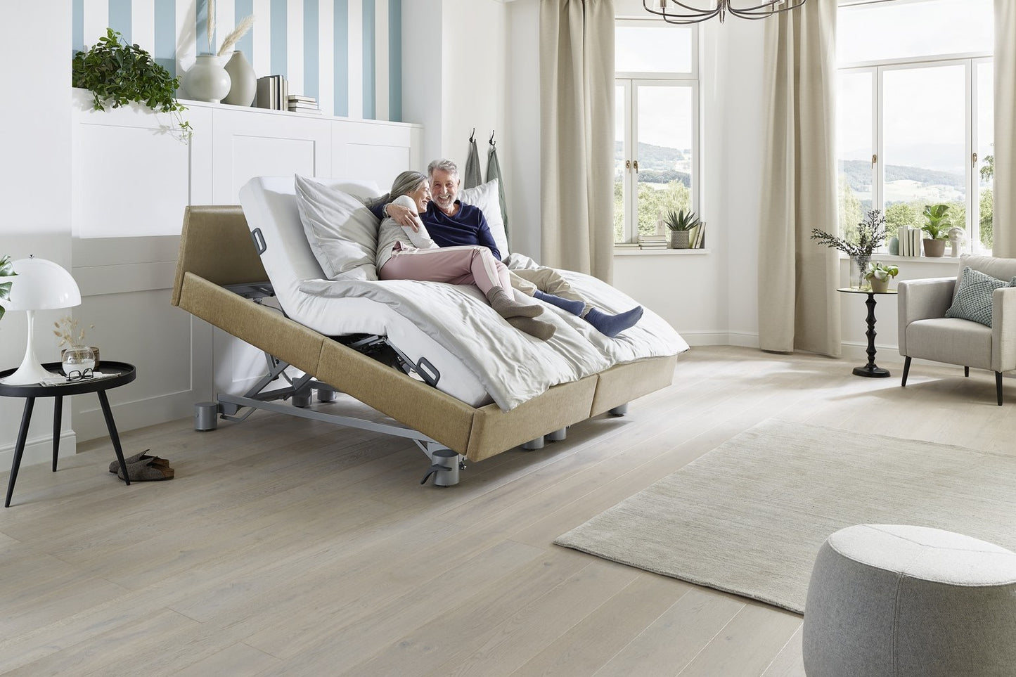 Pflegebett "Libra", gepolstert, Liegefläche 180 x 200 cm, Partnerbett, Inkontinenzstoff, Vario Safe